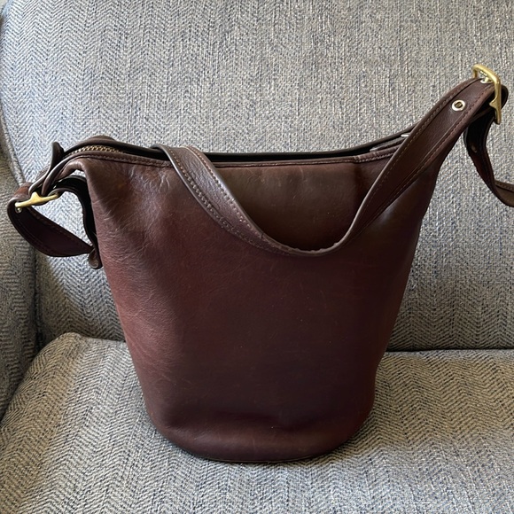Coach Handbags - Coach Bleeker Vintage Brown Leather Bucket Crossbody Bag